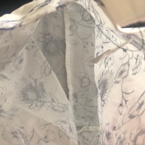 Chicos tote white w navy flowers - Picture 3 of 5